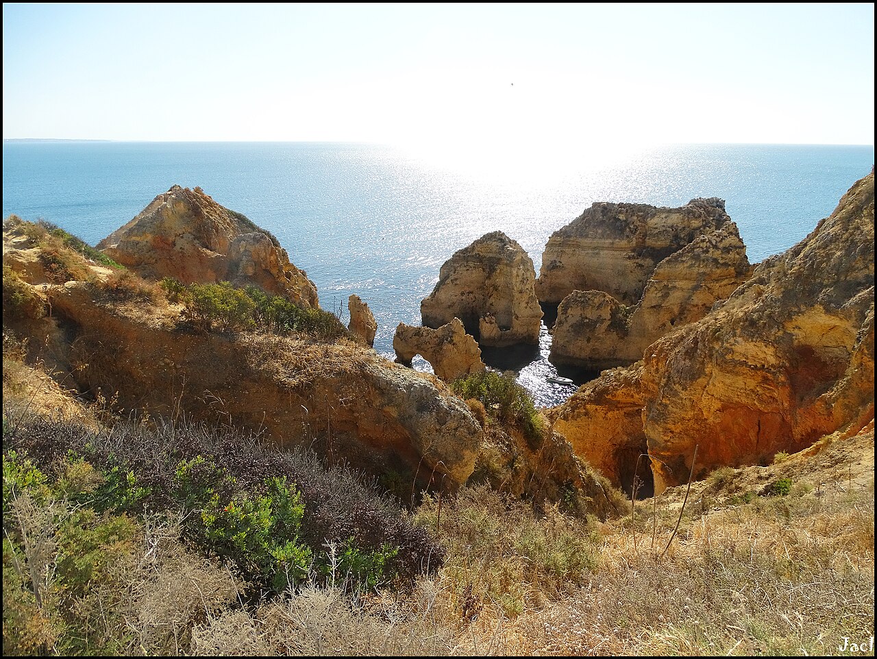 Ponta da Piedade koło Lagos: złote wapienne klify, skalne iglice i groty wymyte przez Atlantyk.