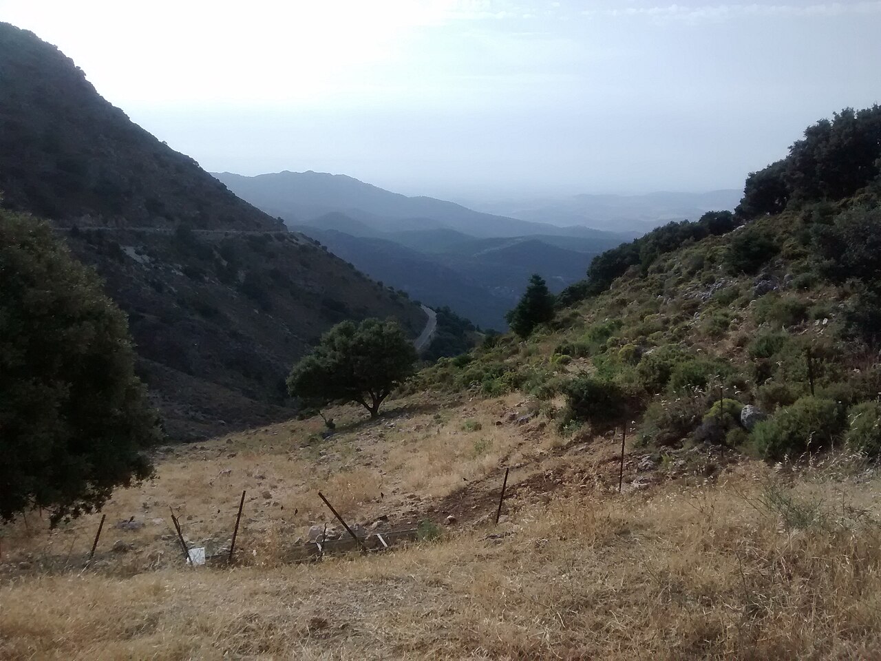 Widok z przełęczy Puerto de las Palomas na doliny Sierra de Grazalema
