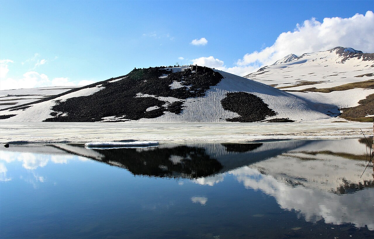 Aragac (Արագած) i jezioro Kari (Kari licz, Քարի լիճ)