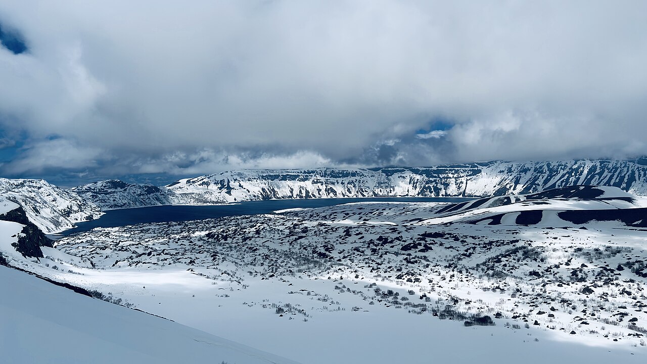 Kaldera Nemrut i jezioro Nemrut (Nemrut Gölü)
