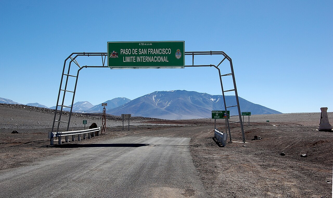 Paso San Francisco: Copiapó – Salar de Maricunga – Laguna Verde – przełęcz 4726 m – Fiambalá (CH-31, RN60)