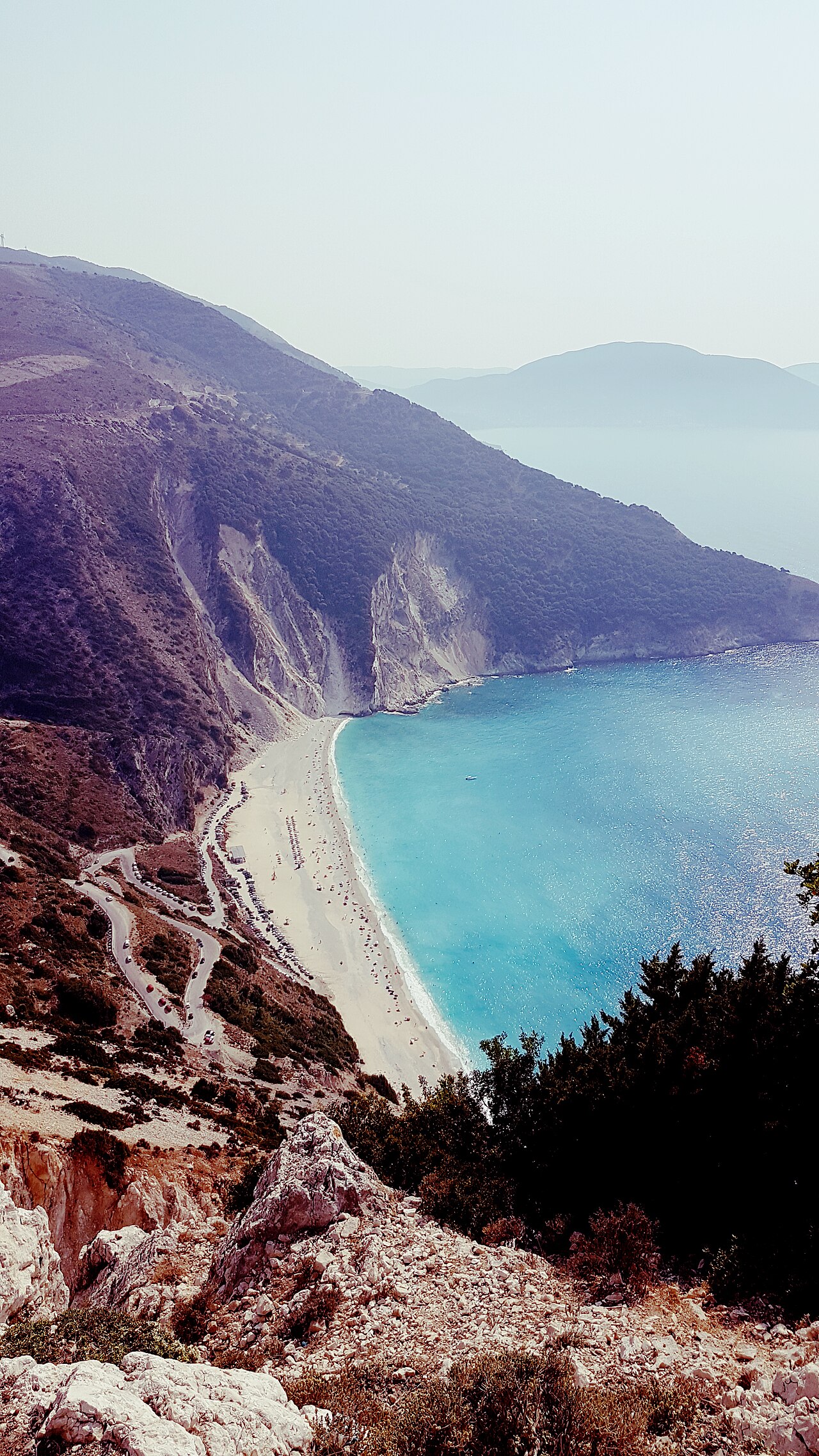 Kefalonia: Divarata – Myrtos – Assos – Fiskardo, zachodnim brzegiem nad urwiskami (droga prowincjonalna bez numeru)