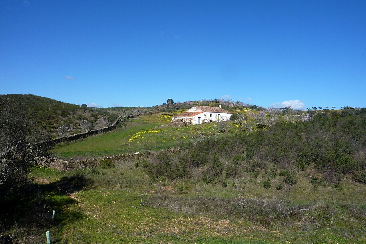 Serra do Caldeirão: z Barranco do Velho przez Cachopo i Martim Longo do Alcoutim nad Gwadianą (N124)