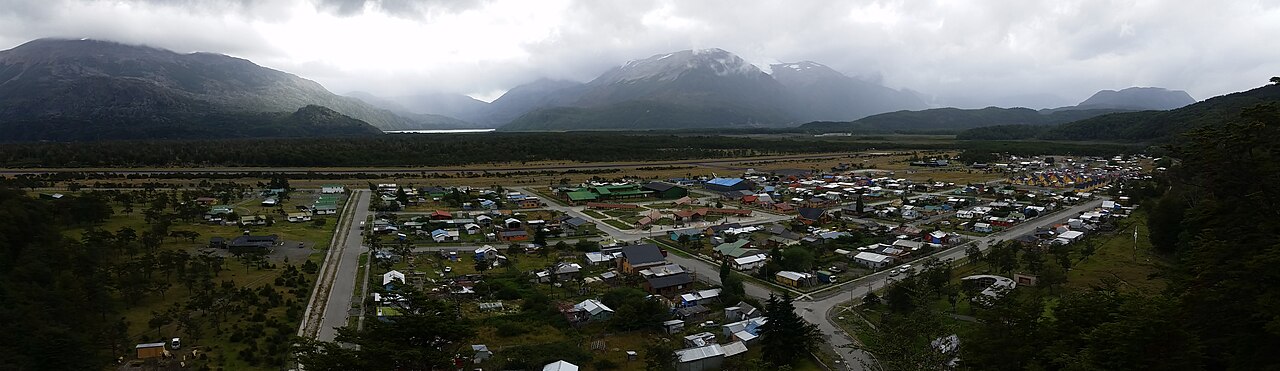 Villa O'Higgins z punktu widokowego na Cerro Santiago, na końcu Carretera Austral.