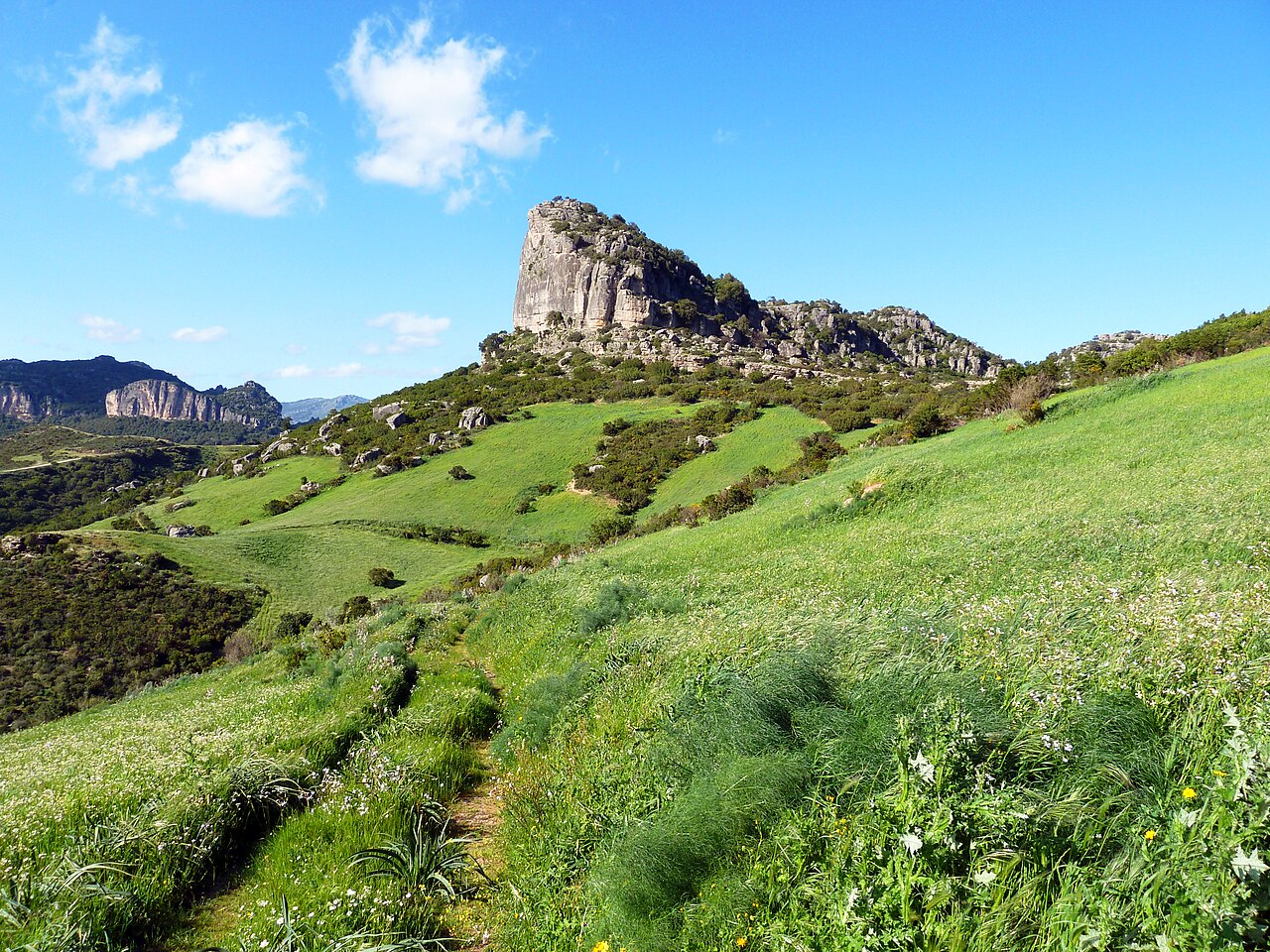 Tacchi d'Ogliastra: Arbatax – Jerzu – Ulassai – Lanusei (SS125, SP11, SS198)