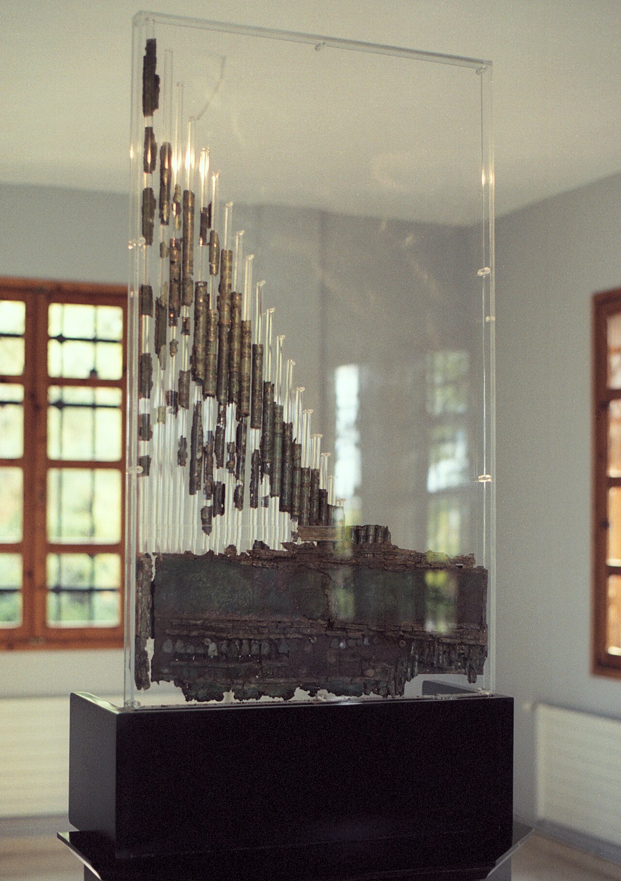 Hydraulis, wodne organy znalezione w 1992 r. w Dion, uważane za najstarszy zachowany instrument tego rodzaju; muzeum w Dion.