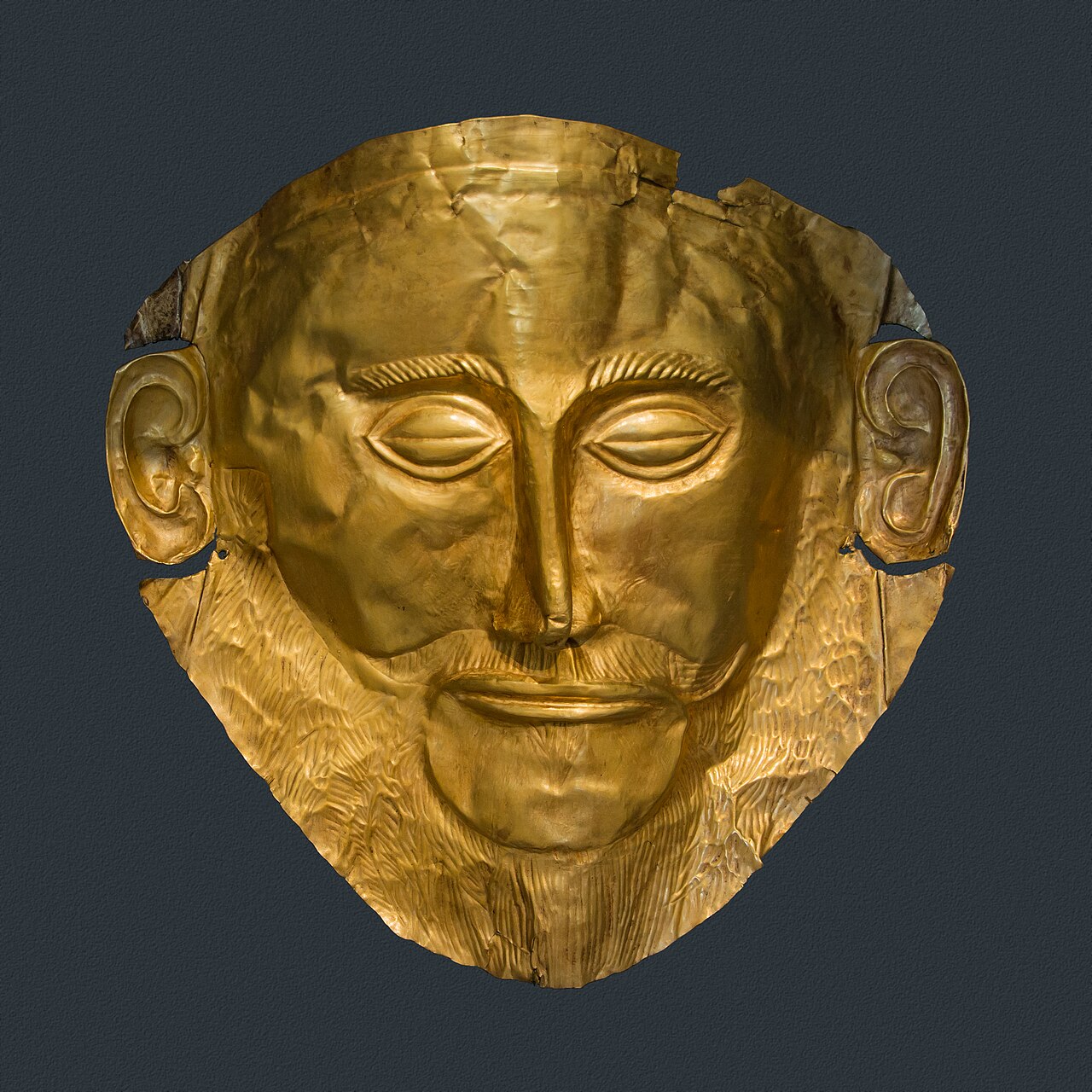 Złota „maska Agamemnona” z grobu V w Kręgu Grobów A (XVI w. p.n.e.); oryginał w Narodowym Muzeum Archeologicznym w Atenach.