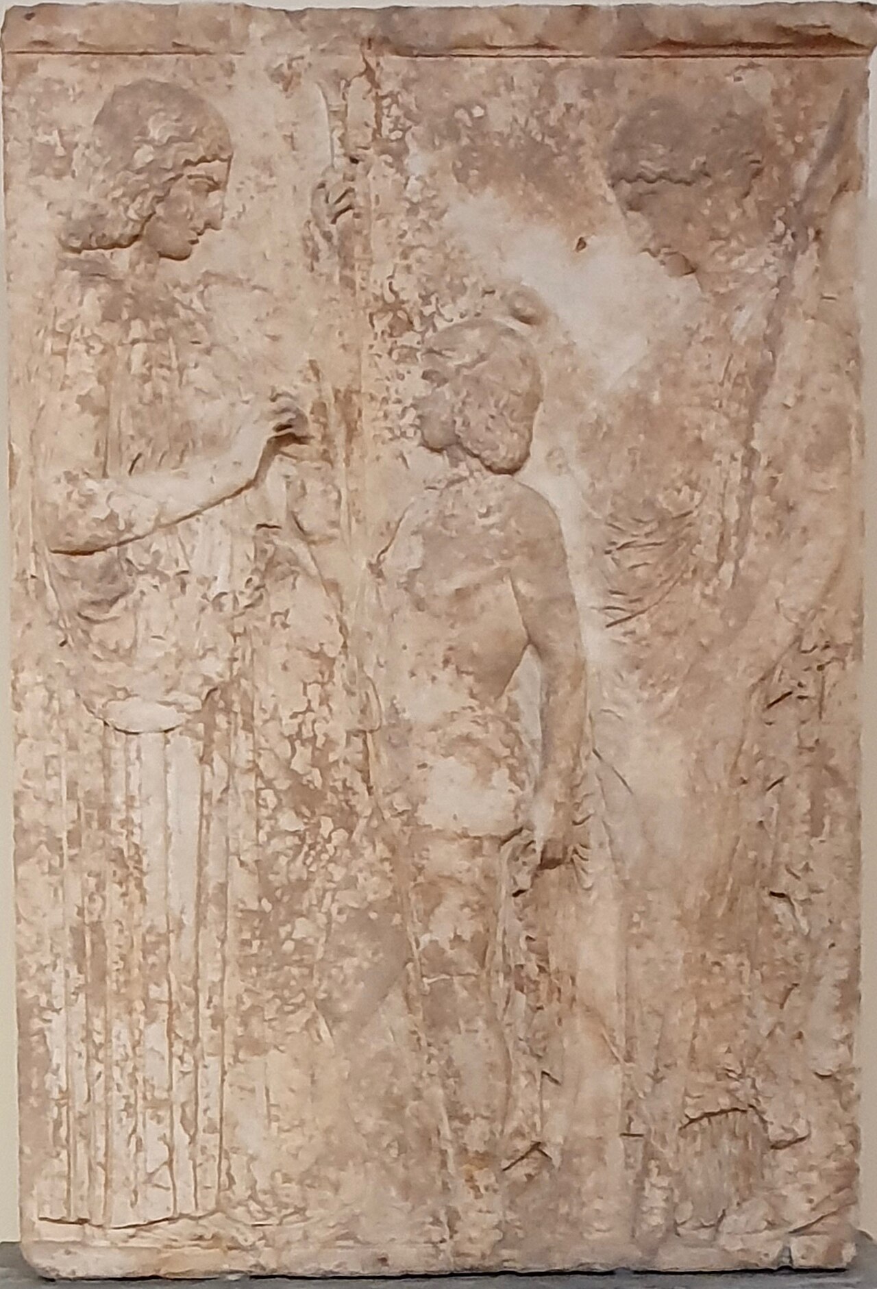 Wielki Relief Eleuzyński (ok. 440–430 p.n.e.): Demeter wręcza kłosy Triptolemosowi, a Persefona go błogosławi; Narodowe Muzeum Archeologiczne w Atenach.
