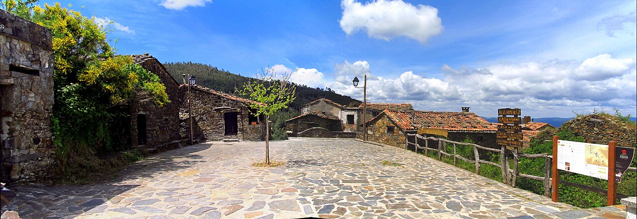Serra da Lousã: łupkowe wioski (Talasnal) i zamek Arouce