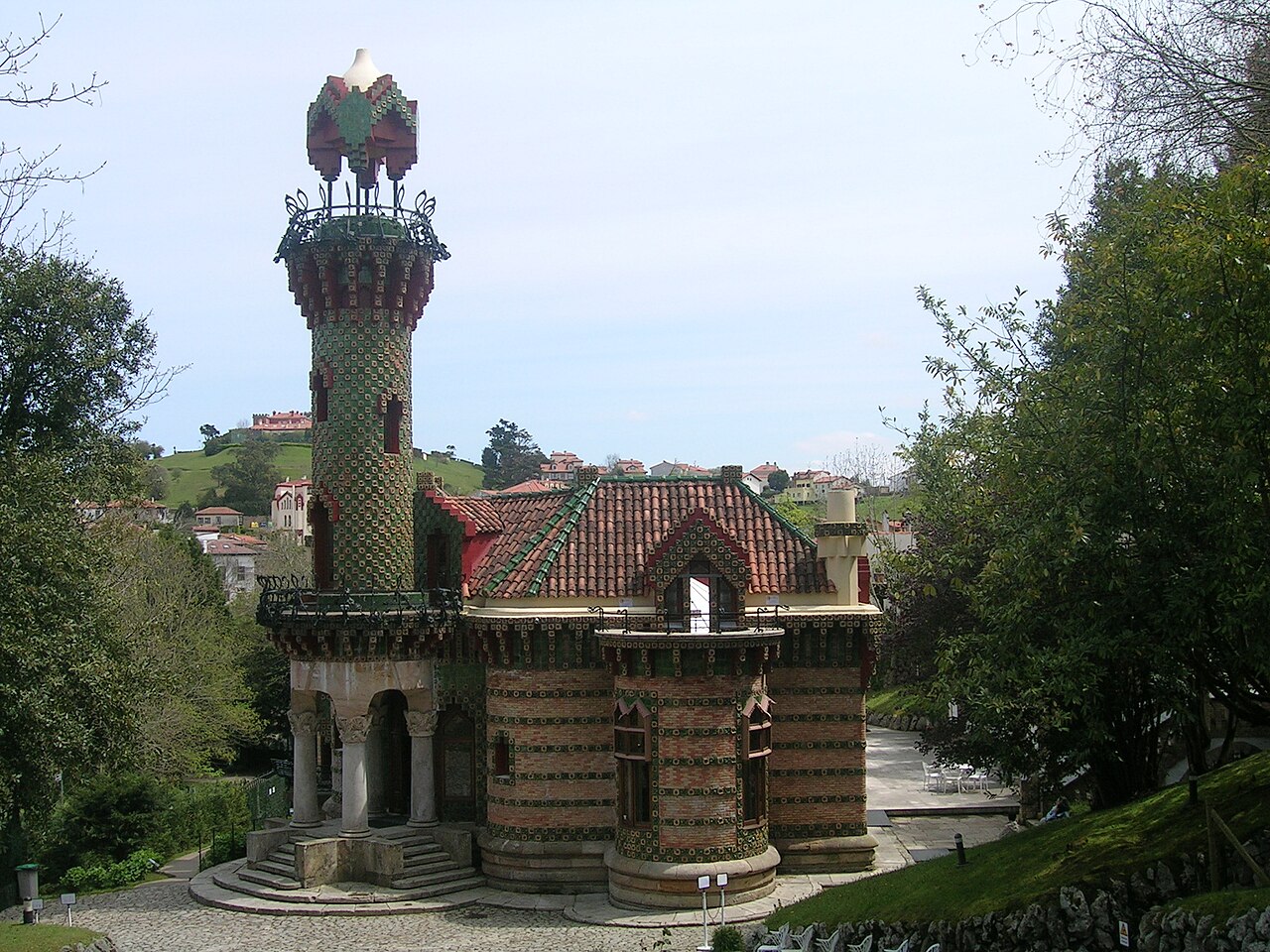 Comillas: El Capricho Gaudíego, pałac Sobrellano i dawne seminarium
