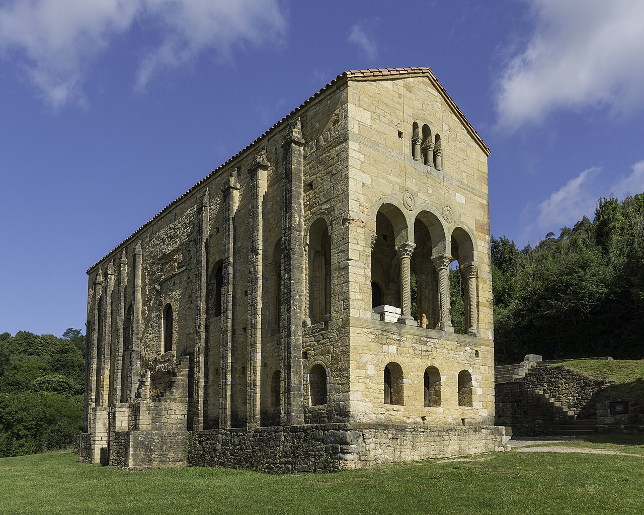 Santa María del Naranco i San Miguel de Lillo, Oviedo