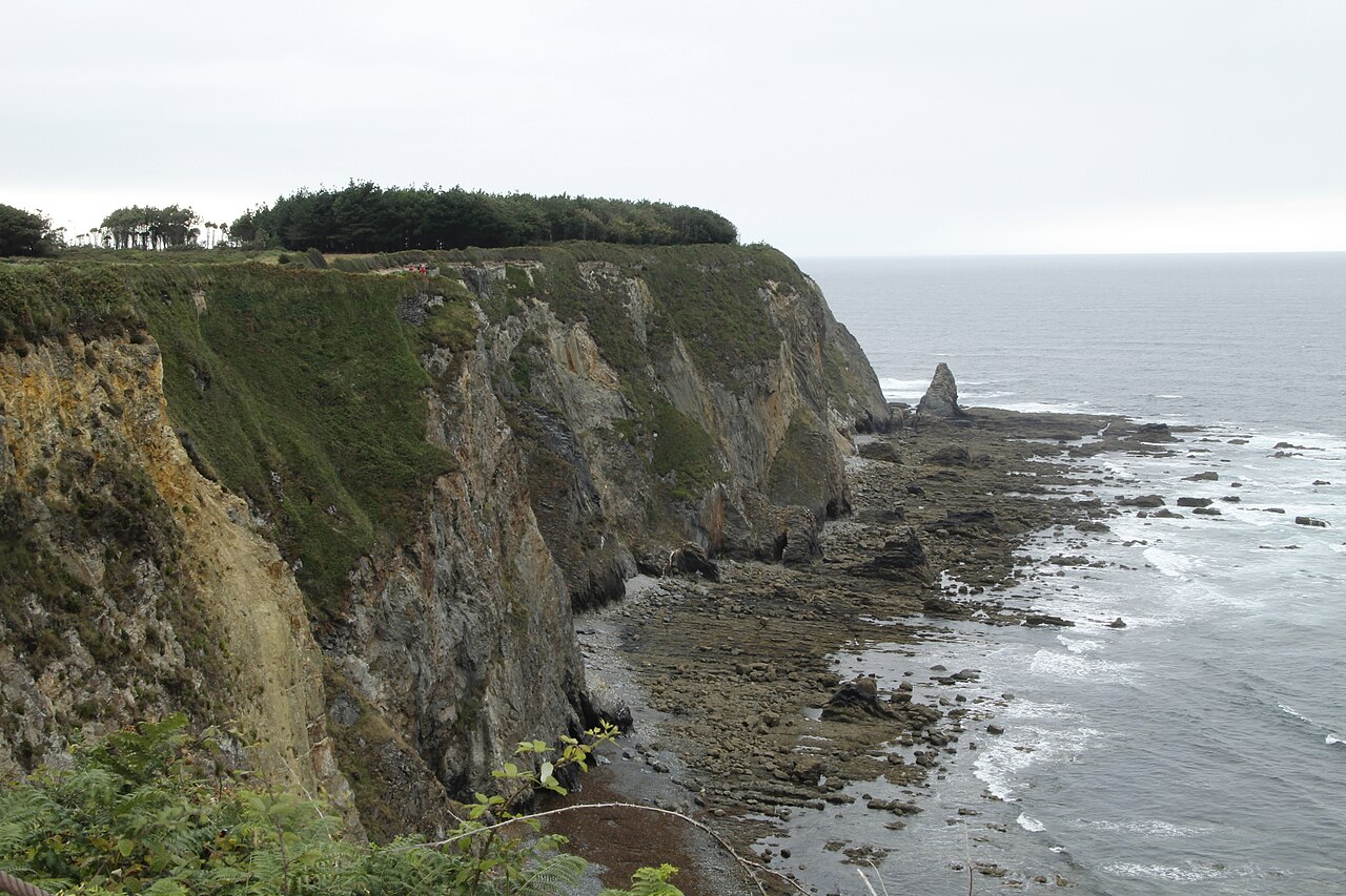 Cabo Busto (Cabu Bustu), klify zachodniej Asturii