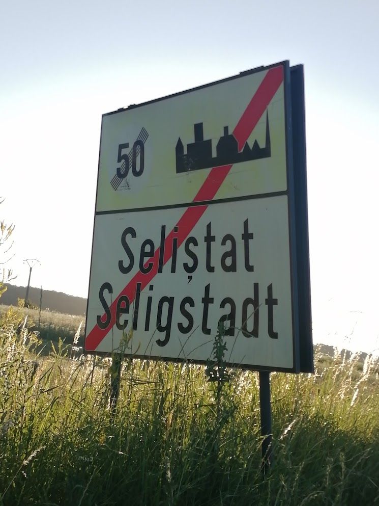 Tablica na wylocie: Seliștat / Seligstadt