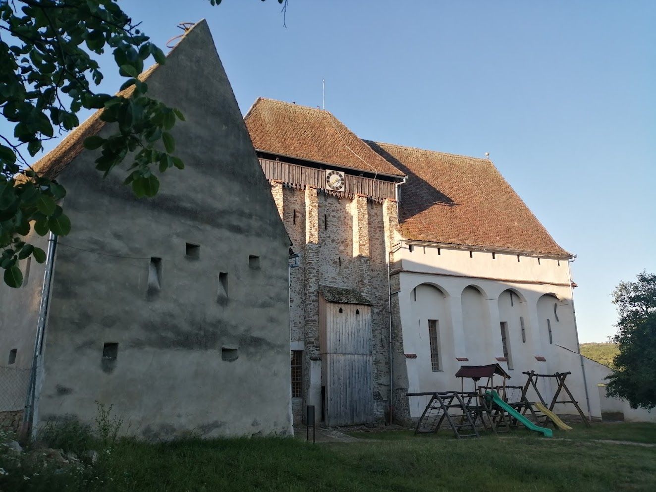 Seliștat (Seligstadt): saska wieś i kościół warowny