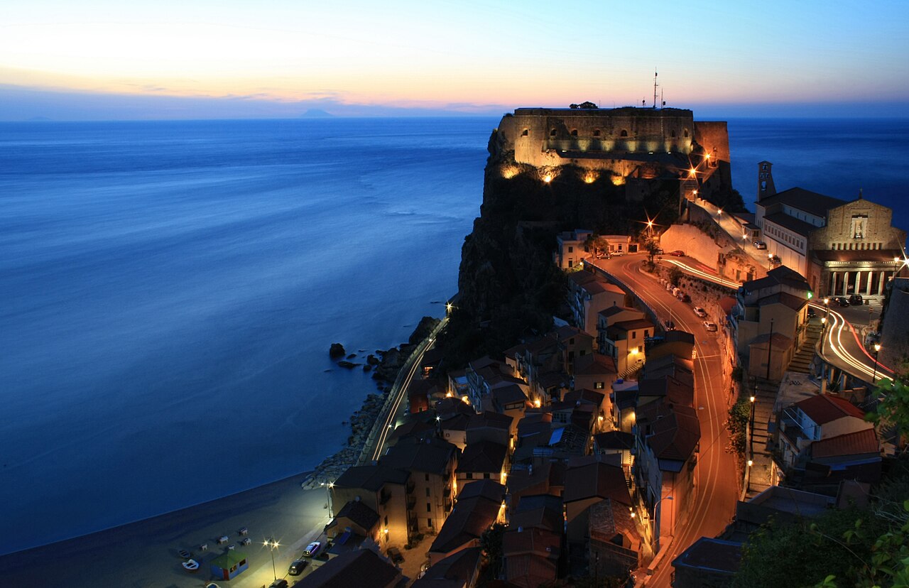 Scilla i Cieśnina Mesyńska (Scylla i Charybda)