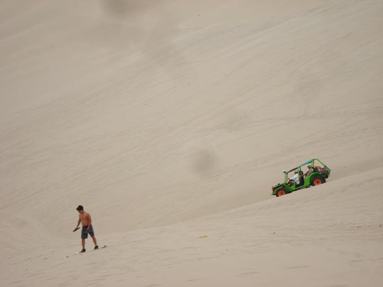 Sandboarding i buggy (areneros) na wydmach nad oazą