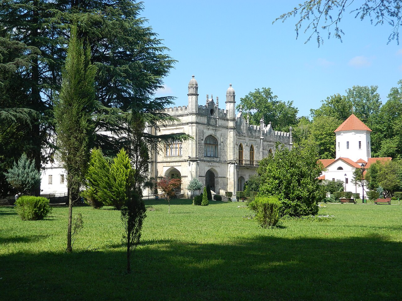 Neogotycki pałac Dadianich w Zugdidi, rezydencja ostatnich władców Megrelii, dziś muzeum