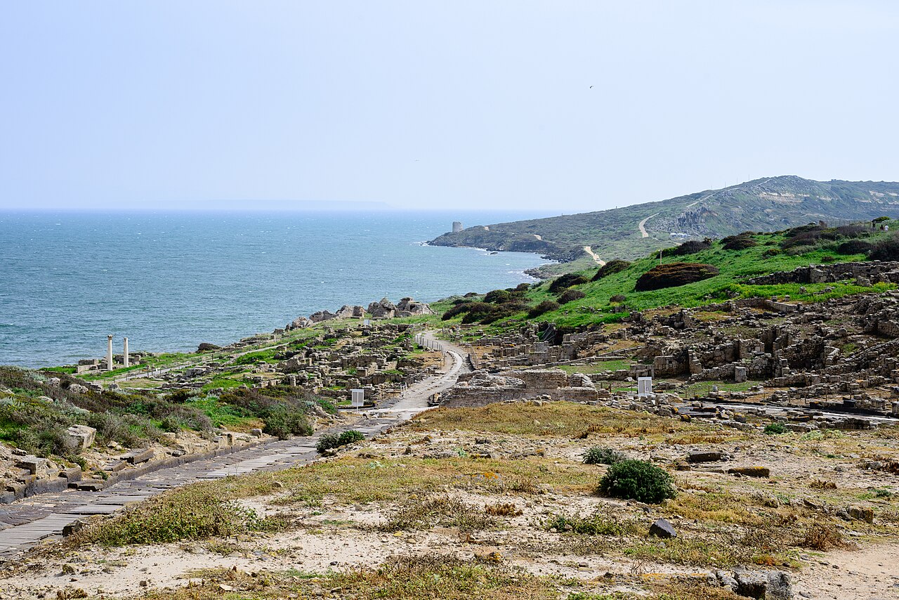 Tharros i plaża Is Arutas